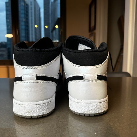Jordan 1 Mid (Pearl White/ Black) - Picture 4 of 5